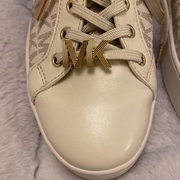 Michael Kors Sneakers - Picture 3 of 12